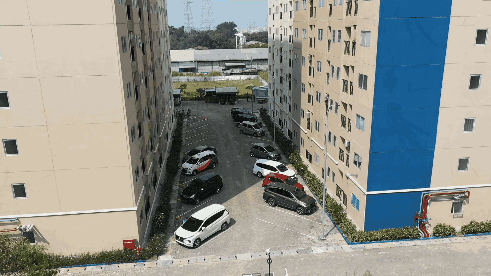 Spacious parking area